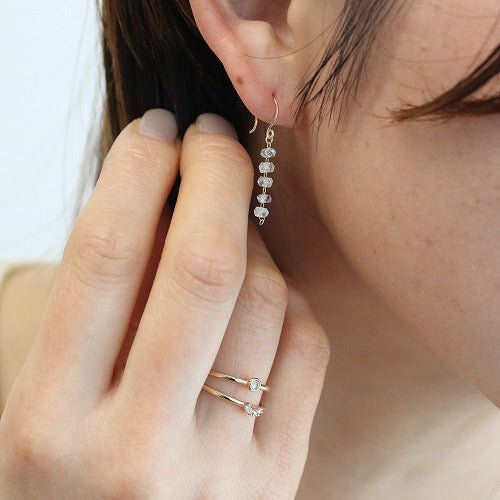 艶やかな春の装いに馴染むペールトーンアクセサリー