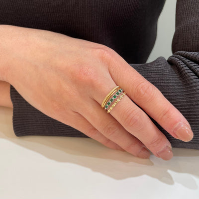 美しく時を重ねてきた手に、グリーンガーネットで魅せる気品