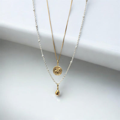 ゴールドとシルバーは混ぜていい？大人のリング重ね付けコーデ術