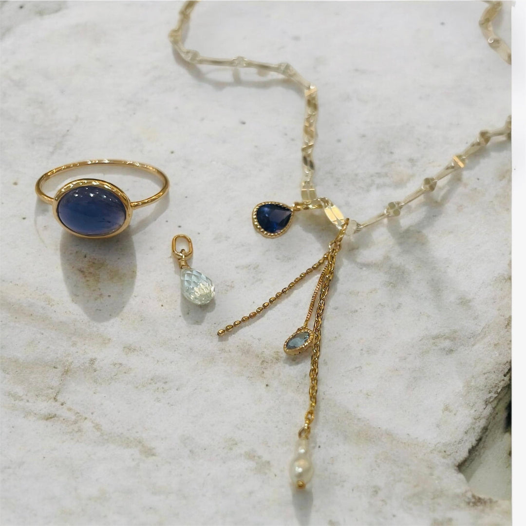 3月の誕生石ジュエリーを身に纏う