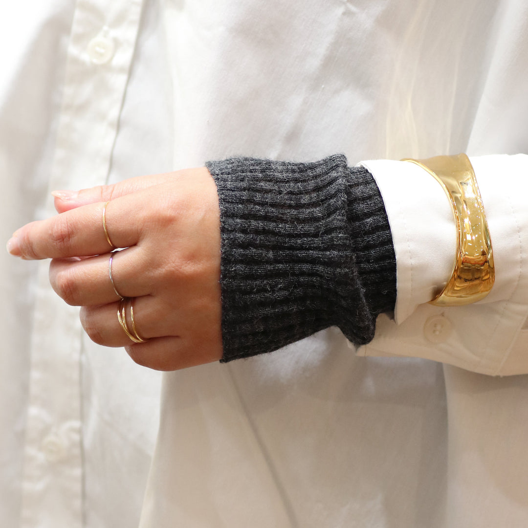 冬のリング重ね付けコーデ｜ニットに映える手元スタイル