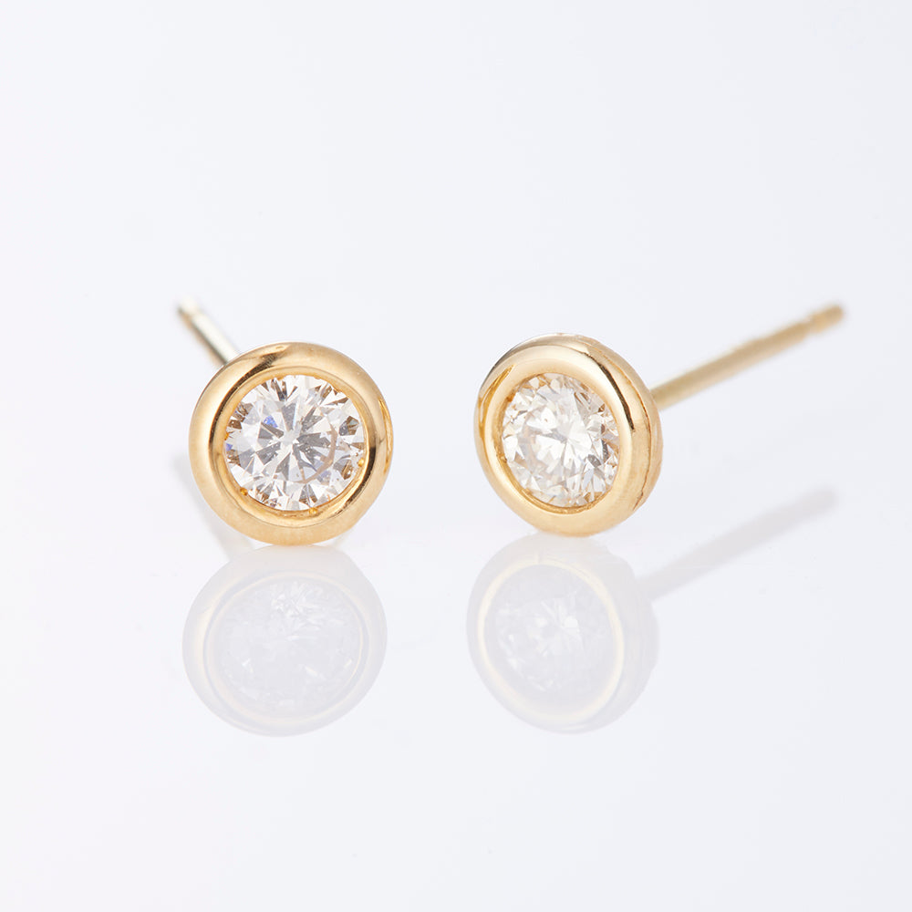 K18YG Beatrice single diamond post earrings (0.2ct)