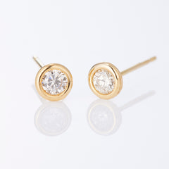 K18YG ベアトリス 1粒 ダイヤ ポストピアス（0.2ct)