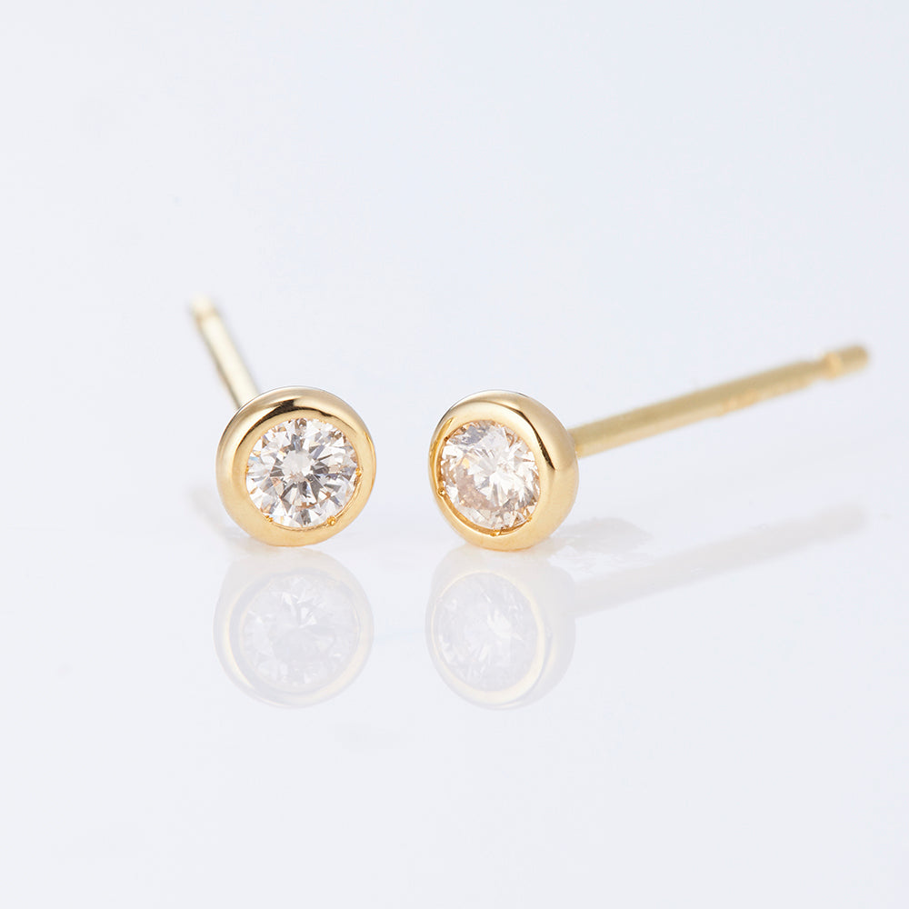 K18YG Beatrice single diamond post earrings (0.1ct)