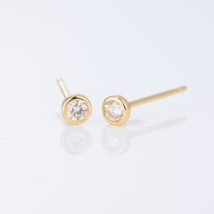 K18YG ベアトリス 1粒 ダイヤ ポストピアス（0.06ct)