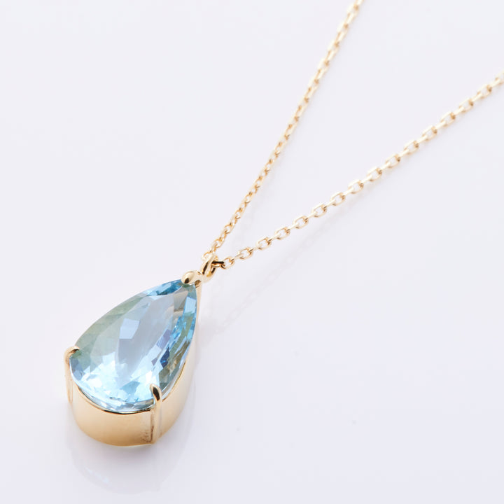 K18YG Aquamarine Pear Shape Cut Necklace
