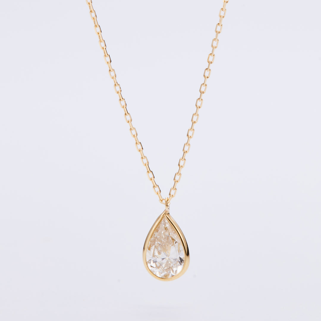 K18YG ダイヤ ペアシェイプカット ゴールド枠 ネックレス（0.8ct）