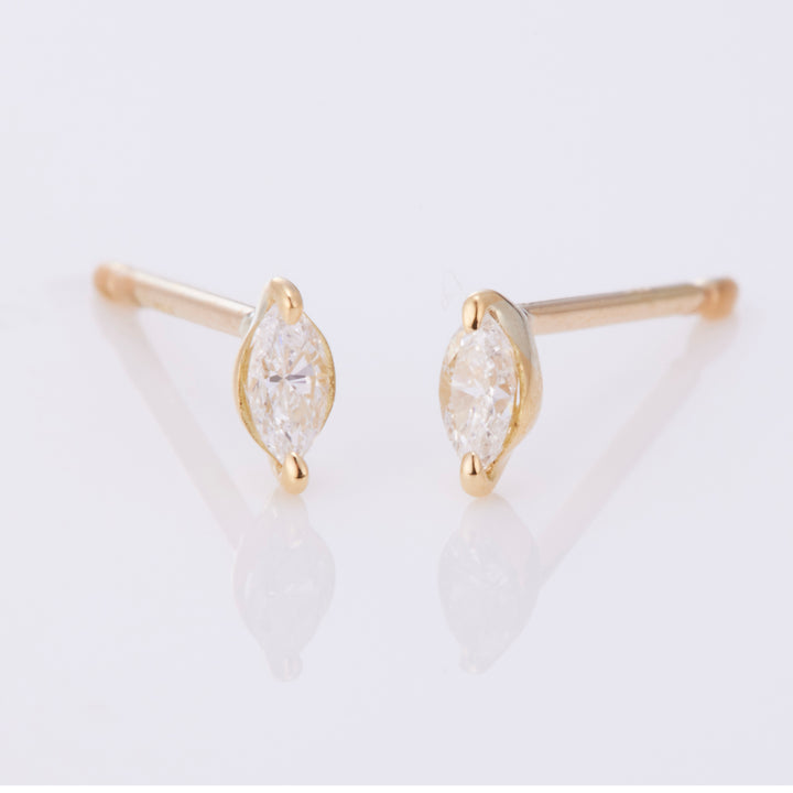 K18YG Marquise Diamond Post Earrings (0.14ct) [One of a kind]