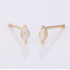 K18YG マーキス ダイヤ ポストピアス（0.14ct）