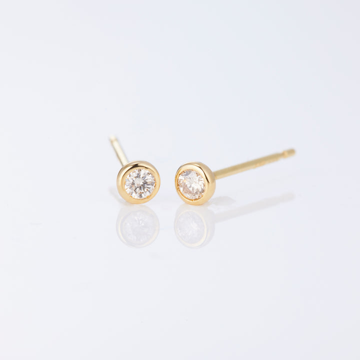 K18YG ベアトリス 1粒 ダイヤ ポストピアス（0.04ct)