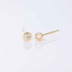 K18YG ベアトリス 1粒 ダイヤ ポストピアス（0.04ct)