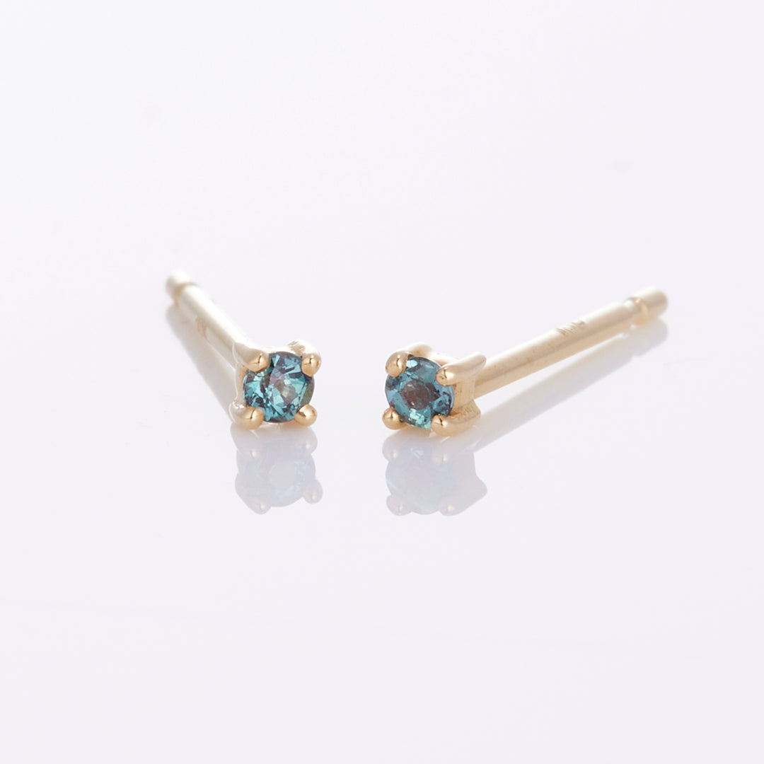 K18YG アレキサンドライト 1粒 ポストピアス