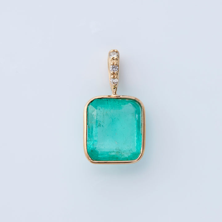 K10YG Emerald Isabel Pendant Top