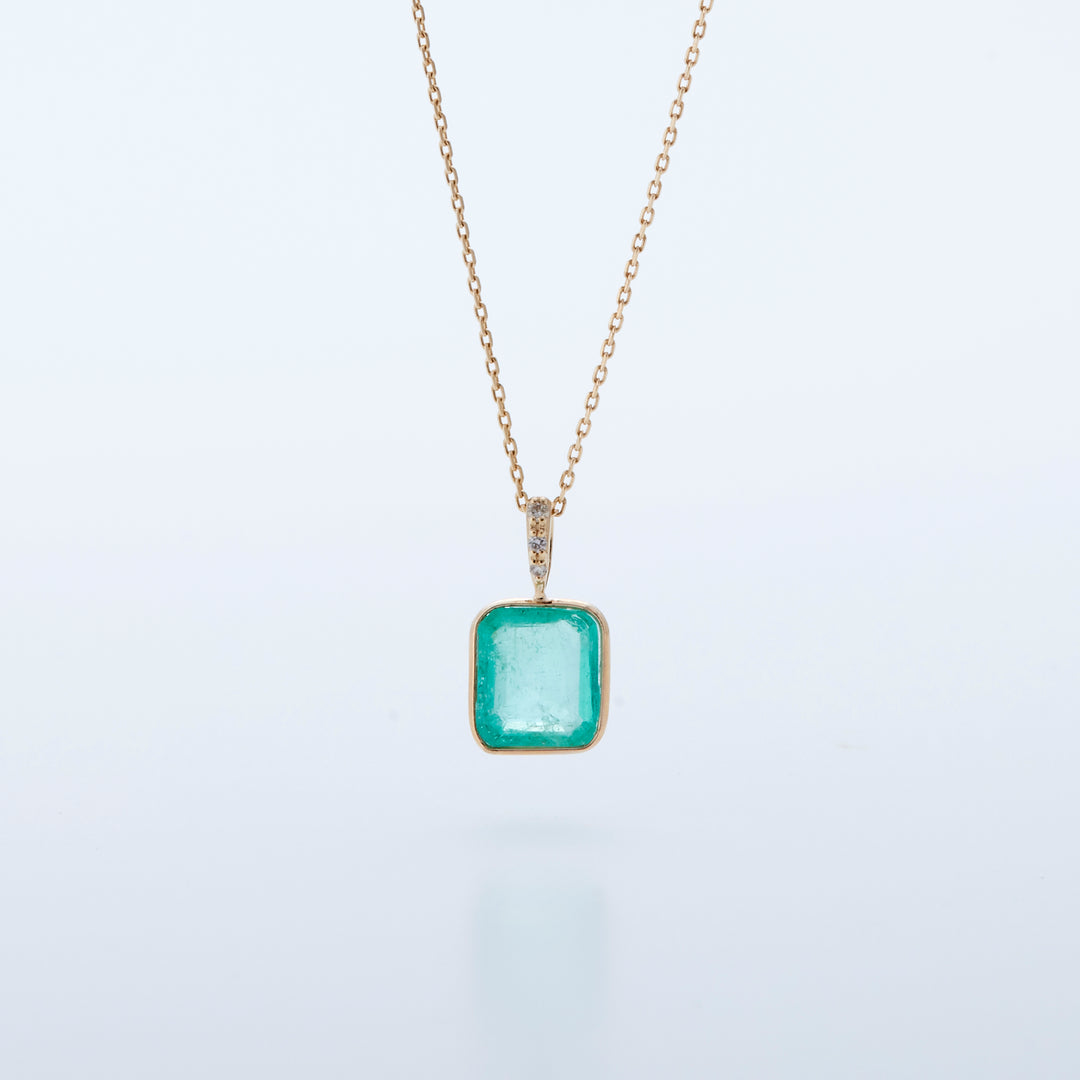 K10YG Emerald Isabel Pendant Top