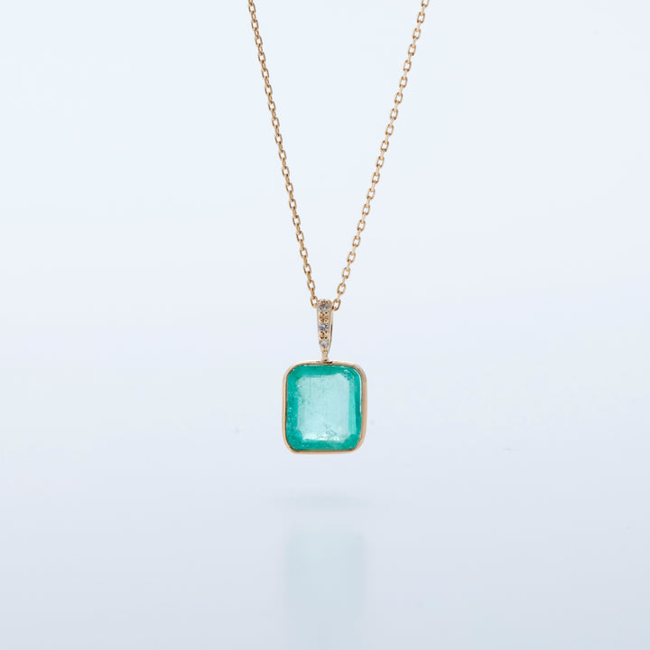 K10YG Emerald Isabel Pendant Top