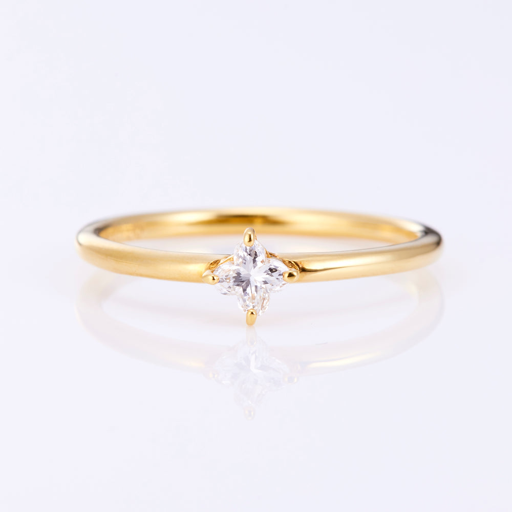 K18YG diamond lily cut ring