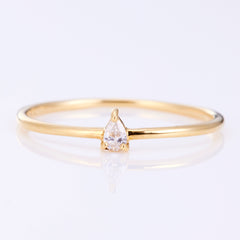 K18YG pear-shaped diamond ring