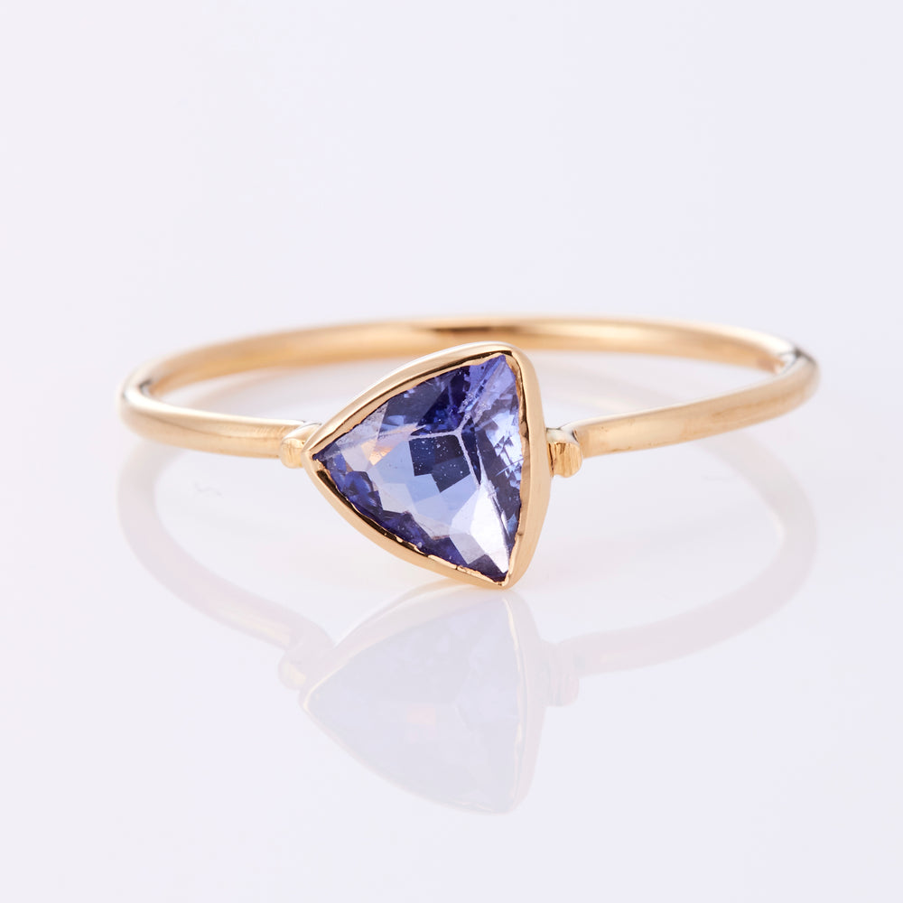 K18YG Tanzanite Trilliant Ring