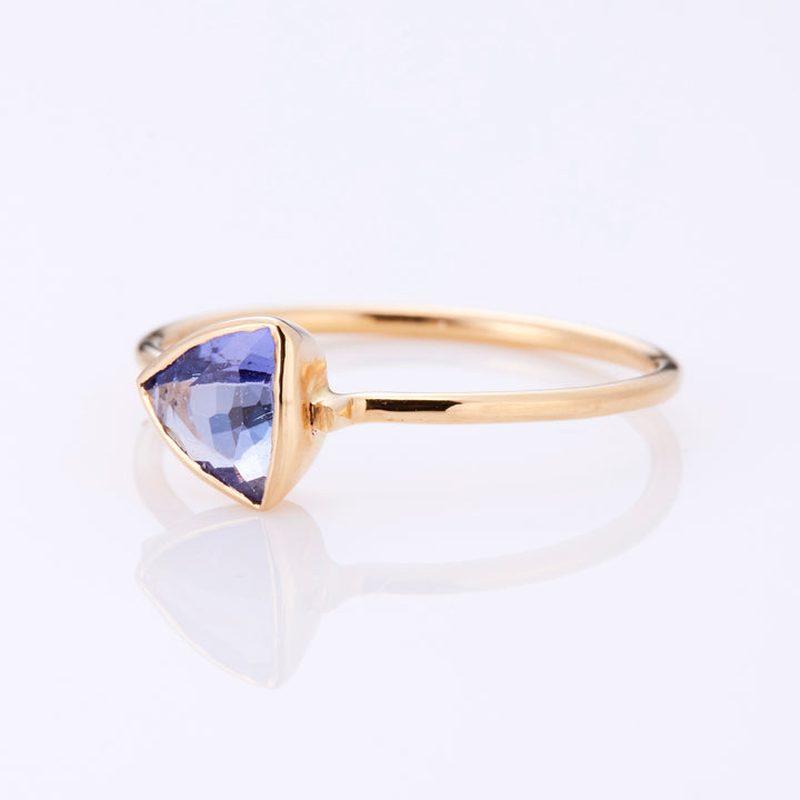 K18YG タンザナイト トリリアント リング